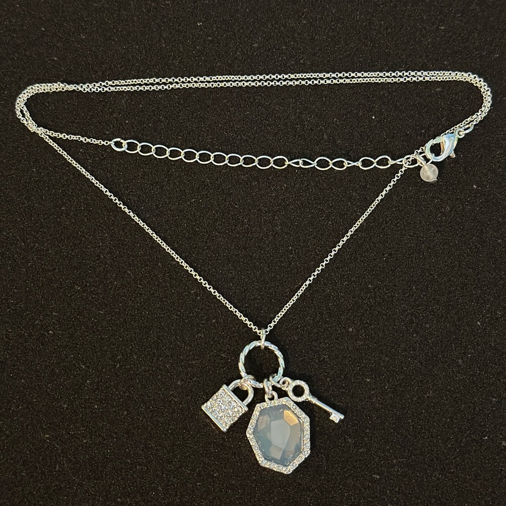 Silver tone necklace
